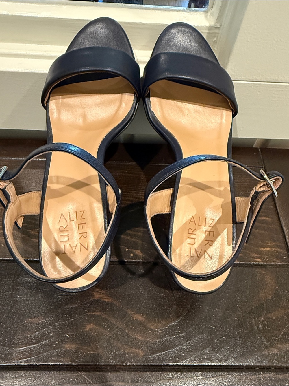 Naturalizer Navy Ankle-Strap Block Heel Sandals Size 9- Like New! - Picture 3 of 9